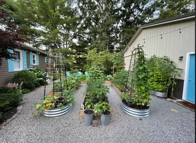 Raised garden bed types